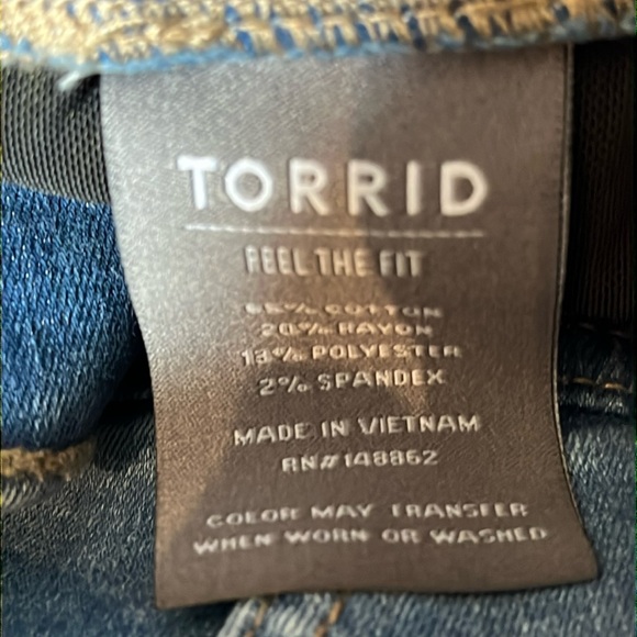 NWT Torrid Blue  Jeans - crop lean super soft “feel the fit” Sz Torrid 4 (26/4X) - Picture 13 of 14